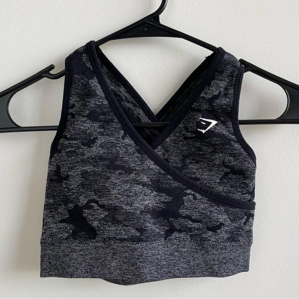 Gymshark adapt Camo Seamless Criss Cross Sports Bra size S
